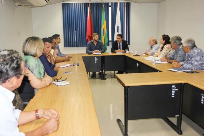 Na manhã de hoje, a Companhia de Saneamento do Pará (Cosanpa) e a Secretaria de Estado de Desenvolvimento Urbano e Obras Públicas (Sedop) receberam uma comissão da prefeitura de São Francisco do Pará para discutir o abastecimento de água no município.

FOTO: ASCOM / COSANPA
DATA: 12.03.2019
BELÉM -PA <div class='credito_fotos'>Foto: ASCOM / COSANPA   |   <a href='/midias/2019/originais/0ea86c42-a3d1-4e28-b44e-c2db2446c99a.jpg' download><i class='fa-solid fa-download'></i> Download</a></div>