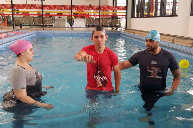 O jovem Airton Pessoa, de 24 anos (foto), formado em Educação Física, é um dos usuários do Centro Integrado de Inclusão e Reabilitação (CIIR), que passou a fazer a atividade de hidroterapia oferecido pelo complexo à Pessoas com Deficiência (PcD) de todas as faixas etárias.

FOTO: ASCOM CIIR
DATA: 07.01.2019
BELÉM - PARÁ <div class='credito_fotos'>Foto: ASCOM CIIR   |   <a href='/midias/2019/originais/0f05fb92-1b35-4180-b85f-fe545312ce61.jpg' download><i class='fa-solid fa-download'></i> Download</a></div>