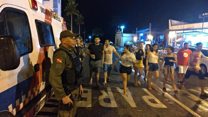 PM intensifica policiamento em Salinas, Bragança e Mosqueiro com reforço na Operação ‘Carnaval 2019’

FOTO: ASCOM/POLICIA MILITAR
DATA: 04.03.2019
BELÉM - PARÁ <div class='credito_fotos'>Foto: Ascom Polícia Militar   |   <a href='/midias/2019/originais/10440d1d-851e-4874-9238-7fb04b55cb1f.jpg' download><i class='fa-solid fa-download'></i> Download</a></div>