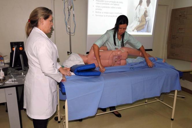 “Cuidei dos meus pais quando ficaram hospitalizados, mas encontrei muitas dificuldades”. O depoimento é da dona de casa Maria do Socorro Alves, uma das participantes do Workshop Capacitando Quem Cuida, promovido gratuitamente pelo Hospital Regional Público da Transamazônica (HRPT), gerenciado pela Pró-Saúde Associação de Assistência Social e Hospitalar, em Altamira (PA).

FOTO: ASCOM HRPT
DATA: 05.02.2019
ALTAMIRA - PARÁ <div class='credito_fotos'>Foto: ASCOM HRPT   |   <a href='/midias/2019/originais/113b37fe-86b0-4527-bc59-fd24d90f1164.jpg' download><i class='fa-solid fa-download'></i> Download</a></div>