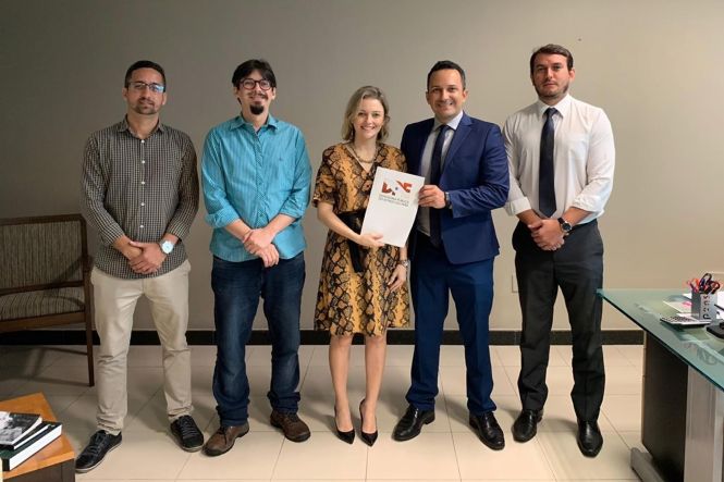 Aumentar a oferta de serviços de cidadania, com a emissão gratuita da 2ª via e retificação de certidão de nascimento, foi o objetivo do acordo de cooperação técnica firmado, na manhã desta segunda-feira (13), entre a Secretaria de Estado de Justiça e Direitos Humanos (Sejudh) e a Defensoria Pública do Estado.

FOTO: ASCOM SEJUDH
DATA: 13.05.2019
BELÉM - PARÁ <div class='credito_fotos'>Foto: ASCOM SEJUDH   |   <a href='/midias/2019/originais/11425960-3559-4bf6-a6b3-6d331ac41909.jpg' download><i class='fa-solid fa-download'></i> Download</a></div>