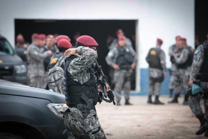 A tropa da Força Nacional começa a chegar no Pará nesta sexta-feira (22). Os agentes chegam a Belém por diversas rotas e meios, em dias alternados, vindos de Itaituba, no sudoeste paraense; do estado de Sergipe, no nordeste brasileiro; e de Brasília, Distrito Federal. Todos os 200 agentes e as 40 viaturas deverão se reunir, na próxima segunda-feira (25) quando ocorrerá uma solenidade de apresentação que marcará o início das atividades da Força Nacional na Região Metropolitana de Belém (RMB).

FOTO: FERNANDO ARAÚJO / AGÊNCIA PARÁ
DATA:22.03.2019
BELÉM - PARÁ <div class='credito_fotos'>Foto: Fernando Araújo/Ag. Pará   |   <a href='/midias/2019/originais/116cd49f-95af-45a6-b63c-6056fe87371a.jpg' download><i class='fa-solid fa-download'></i> Download</a></div>