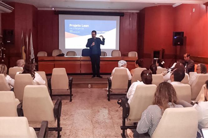 A equipe do Hospital Ophir Loyola apresentou nesta segunda-feira(25) os resultados em melhorias no atendimento e redução da lotação em  65% na  urgência e emergência oncológica com a implantação do "Projeto Lean nas Emergências", que tem por objetivo reduzir a superlotação nos serviços dos hospitais públicos e filantrópicos. O projeto do Ministério da Saúde é implementando pelo Hospital Sírio-Libanês como parte do Programa de Apoio ao Desenvolvimento do Sistema Único de Saúde (Proadi-SUS).

FOTO: DIVULGAÇÃO
DATA: 25.03.2019
BELÉM - PA <div class='credito_fotos'>Foto: Divulgação   |   <a href='/midias/2019/originais/1195d697-0774-4737-9c8c-558ba2fc8958.jpg' download><i class='fa-solid fa-download'></i> Download</a></div>
