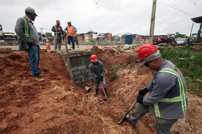 Mesmo com as obras em andamento, a população que vive às margens ou próximo ao Canal do Tucunduba já consegue perceber a melhoria na qualidade de vida. O projeto, que prevê a dragagem e revestimento total do canal, vai beneficiar milhares de moradores dos bairros do Guamá, Terra Firme, Canudos e Marco, em Belém.

FOTO: WAGNER SANTANA / AG. PARÁ
DATA: 13.02.2019
BELÉM - PARÁ <div class='credito_fotos'>Foto: Wagner Santana / Ag. Pará   |   <a href='/midias/2019/originais/125d6c93-ce5b-49ae-b246-36178c4a52f5.jpg' download><i class='fa-solid fa-download'></i> Download</a></div>