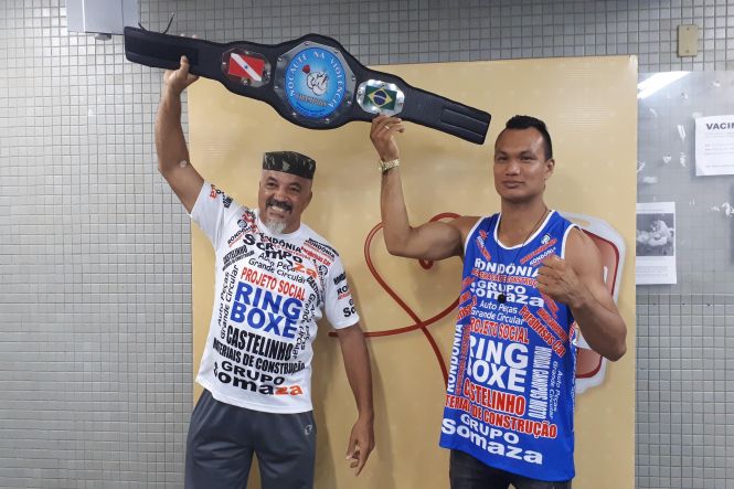 Cerca de 50 voluntários, entre lutadores de boxe, simpatizantes, familiares e amigos foram encaminhados por várias academias de Belém, por meio do projeto “Nocaute na Violência”, para doação de sangue, nesta quinta-feira (16), na sede da Fundação Centro de Hemoterapia e Hematologia do Pará (Hemopa), em Belém. O projeto existe há sete anos e foi idealizado pelo ex lutador de pugilismo e hoje treinador, José Dias Macedo Campos, 60, mais conhecido como “Zezé do Boxe”.

FOTO: DIVULGAÇÃO
DATA: 16.05.2019
BELÉM - PARÁ <div class='credito_fotos'>Foto: Divulgação   |   <a href='/midias/2019/originais/12f963ff-84e2-4ad8-bbe7-ab1ef0b86410.jpg' download><i class='fa-solid fa-download'></i> Download</a></div>
