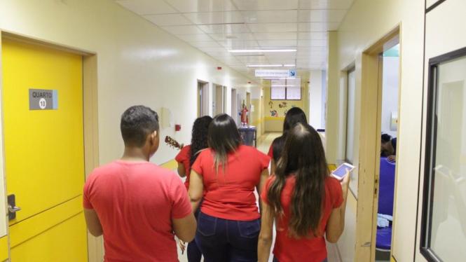 Uma parceria com a Igreja  Assembleia de Deus Plenitude e o Grupo de Trabalho de Humanização (GTH) do Hospital Geral de Tailândia (HGT) leva música e reflexões aos colaboradores, usuários e acompanhantes, por meio do projeto “Projeto Docinho Musical”, visando valorização das relações interpessoais e o respeito mútuo, incentivando a cultura da paz no ambiente hospitalar. <div class='credito_fotos'>Foto: ASCOM HGT TAILÂNDIA   |   <a href='/midias/2019/originais/138537ea-ced2-45af-bd46-ea2bae93ffe3.jpg' download><i class='fa-solid fa-download'></i> Download</a></div>