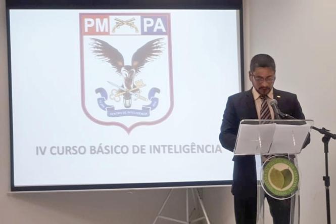 Teve início nesta segunda-feira (18), o IV Curso Básico de Inteligência (CBI) da Polícia Militar do Estado. O evento é realizado no auditório do Centro Gestor e Operacional do Sistema de Proteção da Amazônia (Censipam), em Belém. A ação está sendo coordenada pelo Centro de Inteligência da PM e é direcionada aos integrantes das instituições da área de segurança pública, nos âmbitos federal, estadual e municipal.

FOTO: ASCOM / PM
DATA: 19.03.2019
BELÉM - PA <div class='credito_fotos'>Foto: ASCOM / PMPA   |   <a href='/midias/2019/originais/13c38b30-581c-4b30-a8da-6df946af006d.jpg' download><i class='fa-solid fa-download'></i> Download</a></div>