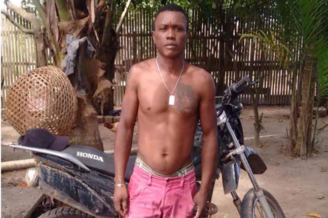 Uma operação para prender integrantes de uma organização criminosa envolvida em tráfico de drogas, no município de Nova Esperança do Piriá, no nordeste paraense, foi deflagrada pela Polícia Civil nesta sexta-feira (15). Denominada Xeque-Mate, a ação resultou em sete prisões, seis delas em cumprimento a mandados judiciais de prisão preventiva. Além das ordens de prisão, foram cumpridos mandados de busca e apreensão, e apreendidos arma de fogo e celulares.
Na foto Benedito Ribamar da Silva Barroso.

FOTO: ASCOM / POLÍCIA CIVIL
DATA: 16.03.2019
NOVA ESPERANÇA DO PIRIÁ  - PA <div class='credito_fotos'>Foto: Ascom / Polícia Civil   |   <a href='/midias/2019/originais/143256cb-98f4-437d-8ebd-333df5a30d25.jpg' download><i class='fa-solid fa-download'></i> Download</a></div>