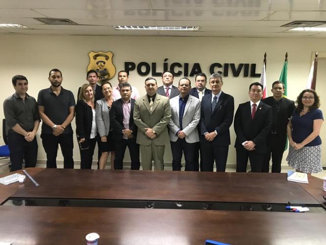 O delegado-geral Alberto Teixeira recebeu, na quinta (07), as visitas dos professores Raimundo Viegas Junior, do Instituto de Ciências Exatas e Naturais (ICEN), da Universidade Federal do Pará (UFPA); Armando Jorge Hage Filho, do Departamento de Matemática e Estatística da UEPA (Universidade do Estado do Pará), e Aristides Freire Hage, Analista Sênior do Parque de Ciência e Tecnologia (PCT), da UFPA.

FOTO: ASCOM / POLICIA CIVIL
DATA: 09.03.2019
BELÉM - PARÁ <div class='credito_fotos'>Foto: Ascom Polícia Civil   |   <a href='/midias/2019/originais/143917c9-994c-409d-93c7-2aea7ebf1112.jpg' download><i class='fa-solid fa-download'></i> Download</a></div>