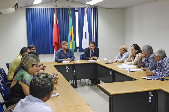 Na manhã de hoje, a Companhia de Saneamento do Pará (Cosanpa) e a Secretaria de Estado de Desenvolvimento Urbano e Obras Públicas (Sedop) receberam uma comissão da prefeitura de São Francisco do Pará para discutir o abastecimento de água no município.

FOTO: ASCOM / COSANPA
DATA: 12.03.2019
BELÉM -PA <div class='credito_fotos'>Foto: ASCOM / COSANPA   |   <a href='/midias/2019/originais/15f5b61d-a7e3-4962-b323-cc84f4b5e1fe.jpg' download><i class='fa-solid fa-download'></i> Download</a></div>