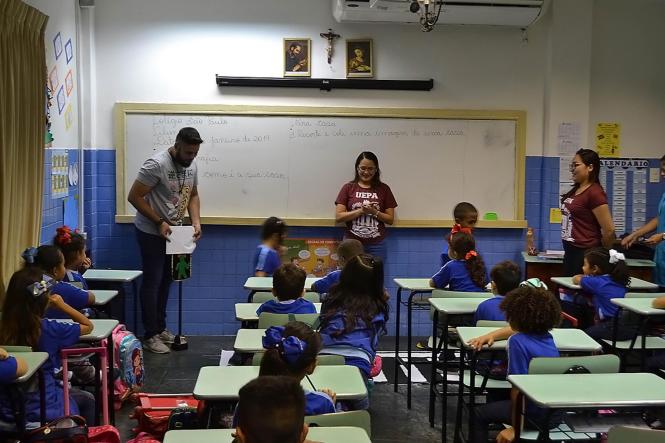 Nesta terça-feira (22), o Departamento de Trânsito do Estado (Detran) realizou mais um projeto de educação voltado às crianças. Desta vez, a iniciativa foi realizada no Colégio São Paulo, em Belém. A ação contou com uma tarde de lazer com crianças do 1º ao 5º ano do ensino fundamental.

FOTO: ASDECOM - DETRAN
DATA 24.01.19
BELÉM - PARÁ

 <div class='credito_fotos'>Foto: ASDECOM / DETRAN   |   <a href='/midias/2019/originais/1601de77-93aa-4685-975c-efe1692b760e.jpg' download><i class='fa-solid fa-download'></i> Download</a></div>