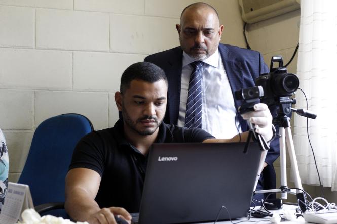 Em coletiva realizada na manhã desta terça-feira (15), na Unidade Básica de Saúde do Complexo Penitenciário de Santa Izabel, o governador do estado, Helder Barbalho garantiu que todos os internos do sistema penitenciário do Pará serão cadastrados no processo de biometria. O objetivo é permitir a devida identificação civil e administrativa para impedir a duplicidade de registros e facilitar a identificação de presos que não têm sequer documentação. A ação faz parte da Operação Opus, coordenada pela Susipe e que encerra nesta quinta-feira (17).

FOTO: AKIRA NOUMA/ASCOM SUSIPE
DATA: 16.01.2019
BELÉM - PARÁ <div class='credito_fotos'>Foto: Akira Onuma / Ascom Susipe   |   <a href='/midias/2019/originais/166ce98a-8e1b-4c58-91f6-0790f503eb09.jpg' download><i class='fa-solid fa-download'></i> Download</a></div>