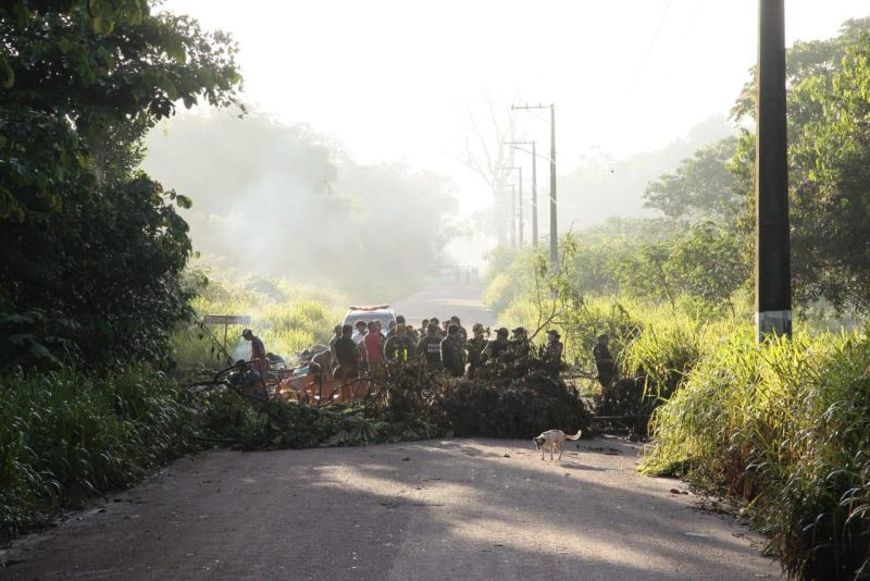 A Polícia Militar do Pará realizou, na manhã deste domingo (2), a operação de desobstrução da estrada que dá acesso ao Aterro Sanitário do município de Marituba, na Região Metropolitana de Belém.

FOTO: FERNANDO ARAÚJO / AG. PARÁ
DATA: 02.06.2019
MARITUBA - PARÁ <div class='credito_fotos'>Foto: Fernando Araújo / agência Pará   |   <a href='/midias/2019/originais/16fdc238-b634-44a9-ac4e-020d59e80e74.jpg' download><i class='fa-solid fa-download'></i> Download</a></div>