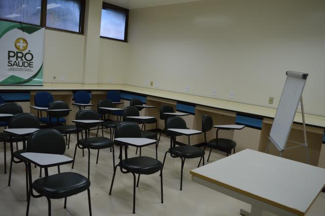 Hospital Regional de Santarém inaugura primeiro Centro de Estudos e Pesquisas da Amazônia
Na foto : Neurocirurgião Erik Jennings

FOTO: DIVULGAÇÃO
DATA: 14.02.2019
SANTARÉM - PARÁ <div class='credito_fotos'>Foto: Divulgação   |   <a href='/midias/2019/originais/172c587e-8d94-4248-ad65-49561bf10e7a.jpg' download><i class='fa-solid fa-download'></i> Download</a></div>