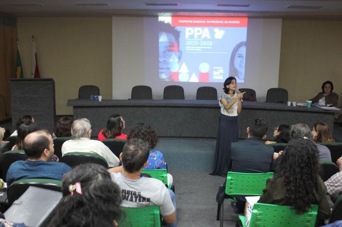 Encerrando o ciclo de seis dias intensos de um trabalho que envolveu técnicos de diversos órgãos e institutos do Estado, a Secretaria de Estado de Planejamento (Seplan) realizou, na manhã desta quarta-feira (24), o último dia de Oficinas Regionalizadas Temáticas do Plano Plurianual (PPA) 2020-2023. Com a análise dos indicadores socioeconômicos e ambientais das Regiões de Integração (RI) Tocantins e Lago de Tucuruí, as oficinas contemplaram todas as regiões do Estado.
Breda Maradei - Diretora de Planajemaneto da Seplan.

FOTO: ASCOM / SEPLAN
DATA: 24.04.2019
BELÉM - PARÁ <div class='credito_fotos'>Foto: ASCOM / SEPLAN   |   <a href='/midias/2019/originais/17329375-bcb8-4bbc-bc29-dd5f548662ee.jpg' download><i class='fa-solid fa-download'></i> Download</a></div>