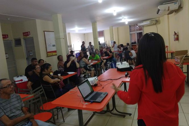 Os trabalhadores da Feira do Entroncamento receberam na tarde desta sexta-feira, 03, uma palestra sobre Manipulação de Alimentos no Restaurante Comunitário Prato Popular (RCPP), localizado na Rua Prainha, 215, no Entroncamento. 

FOTO: ASCOM SEASTER
DATA: 03.05.2019
BELÉM - PARÁ <div class='credito_fotos'>Foto: Ascom Seaster   |   <a href='/midias/2019/originais/176b6af4-043b-4d0f-a9a2-5c9b96ee12ab.jpg' download><i class='fa-solid fa-download'></i> Download</a></div>