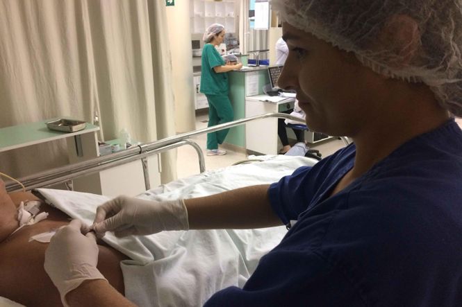 O Hospital Regional do Sudeste do Pará Dr. Geraldo Veloso, em Marabá, gerenciado pela Pró-Saúde, reduziu pelo terceiro mês seguido a taxa de incidência da Infecção Primária de Corrente Sanguínea, associada ao uso de cateter venoso em pacientes internados na Unidade de Terapia Intensiva Adulto. 

FOTO: ASCOM / HRSP
DATA: 18.04.2019
MARABÁ - PARÁ
 <div class='credito_fotos'>Foto: ASCOM HRSP   |   <a href='/midias/2019/originais/17fb4164-eb8c-403f-b664-755357e2ac7d.jpg' download><i class='fa-solid fa-download'></i> Download</a></div>