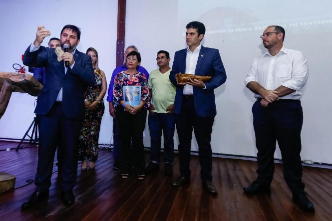 O governador Helder Barbalho participou, em Santarém, no oeste do Pará, do lançamento oficial do programa "Investe Turismo – Convergência e Sinergia para Mudar Destinos", promovido pelo Serviço de Apoio ao Micro e Pequeno Empreendedor (Sebrae) Pará. A cerimônia ocorreu, na tarde de quinta-feira (21), no restaurante Casa do Saulo, na praia de Pajuçara, ponto turístico da cidade.

FOTO: JADER PAES / AGÊNCIA PARÁ
DATA: 22.03.2019
SANTARÉM - PA <div class='credito_fotos'>Foto: JADER PAES / AGÊNCIA PA   |   <a href='/midias/2019/originais/18a50e0c-6b4b-4150-887c-c613643e49f1.jpg' download><i class='fa-solid fa-download'></i> Download</a></div>