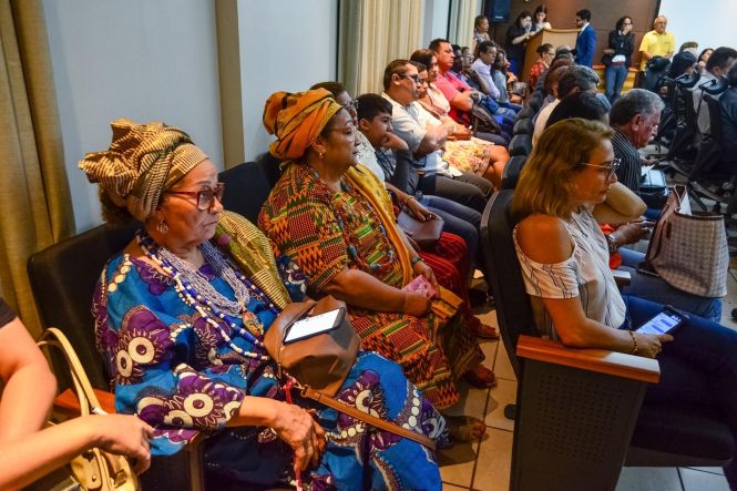 A Secretaria de Estado de Segurança Pública e Defesa Social do Pará (Segup) apresentou, nesta quinta-feira (25), a nova titular da Diretoria de Prevenção Social da Violência da Criminalidade (Diprev), Major Luciana Oliveira, durante reunião no plenário da instituição.

FOTO: ASCOM / SEGUP
DATA: 25.04.2019
BELÉM - PARÁ <div class='credito_fotos'>Foto: ASCOM / SEGUP   |   <a href='/midias/2019/originais/18b487ab-97fb-4e9a-9dc3-08c3cf0faf17.jpg' download><i class='fa-solid fa-download'></i> Download</a></div>