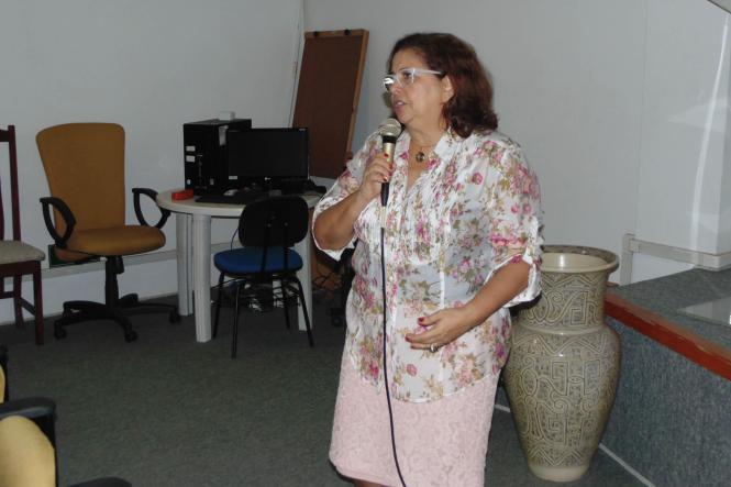 Uma palestra sobre “Saúde e Sexualidade nas Etapas de Vida da Mulher: Questões Relevantes”, proferida pela ginecologista e obstetra Sandra Helena Moraes Leite, marcou nesta quinta-feira (14), no auditório do Laboratório Central do Estado (Lacen-PA), as comemorações pelo Dia Internacional da Mulher - 8 de Março. O evento, que reuniu cerca de 60 servidores, foi organizado pelo Serviço de Atenção à Saúde e Segurança do Trabalhador (SASST), Coordenação da Qualidade e Biossegurança e Comissão de Eventos. A abertura foi feita pela coordenadora do SASST, Micheline Ramos, que definiu o evento como mais uma iniciativa do que preconiza o Programa de Controle Médico de Saúde Ocupacional (PCMSO).
FOTO: ASCOM / SESPA
DATA: 15.03.2019
BELÉM - PA <div class='credito_fotos'>Foto: ASCOM / SESPA | <a href='/midias/2019/originais/190a3ca3-5679-404a-a3a0-2c35feee945a.jpg' download><i class='fa-solid fa-download'></i> Download</a></div>