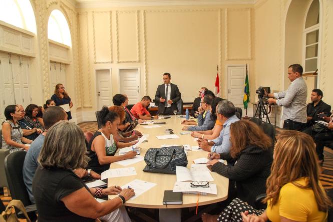 Sejudh debate ações no combate ao trabalho escravo e tráfico de pessoas.

Foto: Wagner Almeida / Ascom Sejudh
Data: 18.01.2019
Belém / Pa <div class='credito_fotos'>Foto: Wagner Almeida/ Ascom Sejudh   |   <a href='/midias/2019/originais/195d779f-cb60-4797-b757-388fca508353.jpg' download><i class='fa-solid fa-download'></i> Download</a></div>