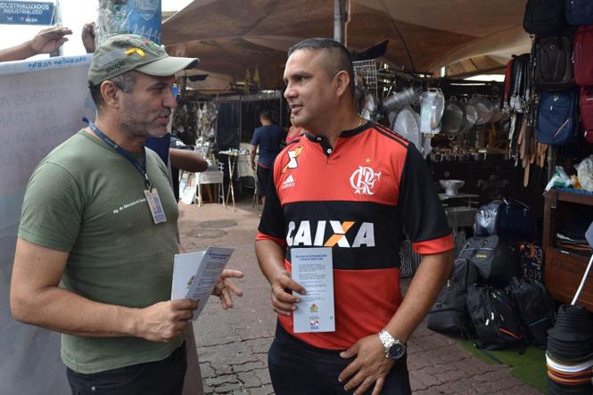 O Departamento de Trânsito do Estado do Pará (Detran) participou, na manhã desta quarta-feira (27), da Ação Social Integrada da Cidadania em comemoração aos 392 anos do Ver-o-Peso, uma realização do Governo do Estado do Pará. O órgão marcou presença por meio da sua Coordenadoria de Educação de Trânsito, orientando a população quanto à legislação e dando uma amostra do trabalho desenvolvido nas ruas.
Na foto WADILSON DE OLIVEIRA

FOTO: ASCOM / DETRAN
DATA: 27.03.2019
BELÉM - PA <div class='credito_fotos'>Foto: ASCOM / DETRAN   |   <a href='/midias/2019/originais/19de74ea-dcf0-4479-b251-42fcde90266e.jpg' download><i class='fa-solid fa-download'></i> Download</a></div>