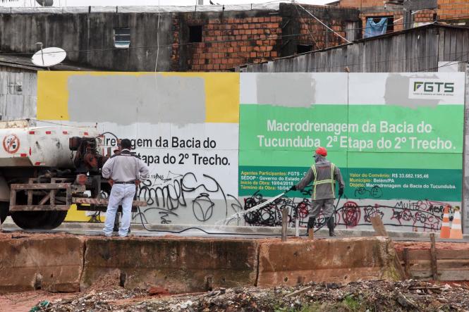 Mesmo com as obras em andamento, a população que vive às margens ou próximo ao Canal do Tucunduba já consegue perceber a melhoria na qualidade de vida. O projeto, que prevê a dragagem e revestimento total do canal, vai beneficiar milhares de moradores dos bairros do Guamá, Terra Firme, Canudos e Marco, em Belém.

FOTO: WAGNER SANTANA / AG. PARÁ
DATA: 13.02.2019
BELÉM - PARÁ <div class='credito_fotos'>Foto: Wagner Santana / Ag. Pará   |   <a href='/midias/2019/originais/1ab6c102-6f94-4c06-8a47-18733094e136.jpg' download><i class='fa-solid fa-download'></i> Download</a></div>