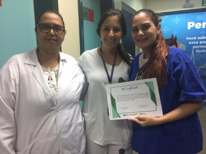 Um dos 119 integrantes do projeto "Melhorando a Segurança do Paciente em Larga Escala no Brasil", promovido pelo Ministério da Saúde, o Hospital Regional do Sudeste do Pará - Dr. Geraldo Veloso (HRSP), em Marabá (PA), recebe nesta semana a visita de enfermeiras do Hospital Moinhos de Vento, do Rio Grande do Sul (RS). 

FOTO: ASCOM / HRSP
DATA: 16.05.2019
MARABÁ - PARÁ <div class='credito_fotos'>Foto: ASCOM HRSP   |   <a href='/midias/2019/originais/1af8e2bb-2031-4723-836c-bf38e9330e4f.jpg' download><i class='fa-solid fa-download'></i> Download</a></div>