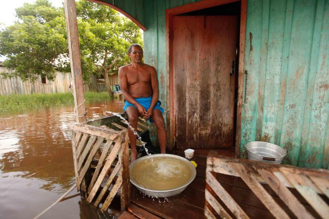 A Defesa Civil do Estado já está no município de São Domingos do Capim, no nordeste do Pará, que foi atingido por forte alagamento desde a última quinta-feira (21). 

FOTO: MAYCON NUNES / AGÊNCIA PARÁ
DATA: 23.03.2019
SÃO DOMINGOS DO CAPIM - PARÁ <div class='credito_fotos'>Foto: Maycon Nunes / Ag. Pará   |   <a href='/midias/2019/originais/1b1fdbc6-36fa-406c-bc30-56d51833a1e9.jpg' download><i class='fa-solid fa-download'></i> Download</a></div>