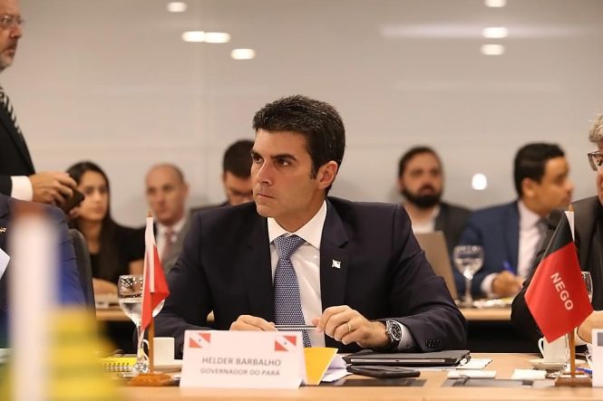 Durante a manhã desta terça-feira (23), o Governador do Pará, Helder Barbalho, participa da IV edição do Fórum de Governadores, realizado em Brasília. 

FOTO: JAILSON SAM /DIVULGAÇÃO
DATA: 23.04.2019
BRASILIA - DF <div class='credito_fotos'>Foto: Jailson Sam / Divulgação   |   <a href='/midias/2019/originais/1b6e9605-ffea-4d85-97f8-684fb3fdaa77.jpg' download><i class='fa-solid fa-download'></i> Download</a></div>