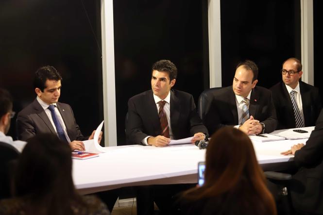 O governador Helder Barbalho e o auditor geral do Estado, Giusepp Mendes, se reuniram na tarde desta segunda-feira (28) com representantes do Ministério Público Federal (MPF), para a apresentação de uma proposta de Acordo de Cooperação Técnica e Assistência Mútua, entre o Governo e o MPF. O objetivo do acordo é realizar investigações e operacionalizar medidas que visem à proteção do erário público.

FOTO: MARCO SANTOS / AGÊNCIA PARÁ
DATA: 28.01.2019
BELÉM - PARÁ <div class='credito_fotos'>Foto: Marco Santos / Ag. Pará   |   <a href='/midias/2019/originais/1bfaeb95-693c-4eaa-aaeb-5df082f69dbe.jpg' download><i class='fa-solid fa-download'></i> Download</a></div>