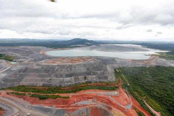 O titular da Secretaria Estadual de Meio Ambiente e Sustentabilidade (Semas), Mauro O´de Almeida, acompanhou nesta quarta (13) e quinta-feira (14) a vistoria de técnicos da Semas às barragens da Mina Sossego, em Canaã dos Carajás. A Defesa Civil Estadual, representada pelo Tenente Coronel Jayme Benjó, também integra a equipe, como participante do Grupo de Trabalho de Segurança em Barragens criado pelo governo do estado. 

FOTO: MAYCON NUNES / AGÊNCIA PARÁ
DATA: 13.03.2019
CANAÃ DOS CARAJÁS - PA <div class='credito_fotos'>Foto: Maycon Nunes / Ag. Pará   |   <a href='/midias/2019/originais/1c44f815-2ec0-4f85-a536-274266a8cbce.jpg' download><i class='fa-solid fa-download'></i> Download</a></div>