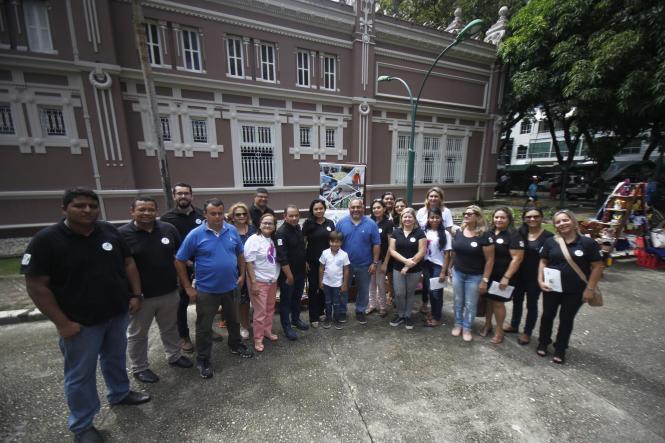 A Superintendência do Sistema Penitenciário do Estado do Pará (Susipe), por meio da Diretoria de Reinserção Social (DRS), lançou na manhã deste domingo (10), na Praça da República, em Belém, o Projeto Reinsere – Leitura nas Unidades Prisionais, promovendo uma grande campanha de arrecadação de livros literários e didáticos. 

FOTO : AKIRA ONUMA / SUSIPE
DATA : 10.03.2019
BELÉM - PARÁ <div class='credito_fotos'>Foto: Akira Onuma / Ascom Susipe   |   <a href='/midias/2019/originais/1cf500fc-b1d8-4421-a58c-0bf840e6be1a.jpg' download><i class='fa-solid fa-download'></i> Download</a></div>