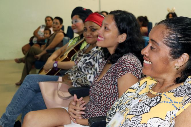 Diversas atividades foram realizadas na Fundação Santa Casa de Misericórdia do Pará, durante essa semana, para celebrar o Dia das Mães. Nesta sexta-feira (10), a programação começou com um café da manhã para servidoras da Fundação e usuários do Sistema Único de Saúde (SUS), que vieram à Instituição, e se estendeu até o final da manhã, com a exibição do filme “O Maior Amor do Mundo” do diretor Garry Marshall, dentro do Cine Casa.

FOTO: ASCOM / SANTA CASA
DATA: 10.05.2019 BELÉM - PARÁ <div class='credito_fotos'>Foto: ASCOM / SANTA CASA   |   <a href='/midias/2019/originais/1d7948ca-dc4f-4f92-8417-d218a5b1a07f.jpg' download><i class='fa-solid fa-download'></i> Download</a></div>