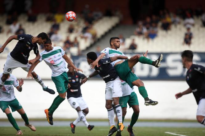 Tranquilidade e muita comemoração marcaram a reabertura do Estádio Estadual Jornalista Edgar Augusto Proença - Mangueirão na tarde deste domingo (3). A vitória do Remo contra o Tapajós, por 1x0, em jogo referente à primeira rodada do Parazão, foi acompanhada de perto por 19,2 mil torcedores, e dentre eles, muitas crianças acompanhadas pelos pais e familiares. 

FOTO: THIAGO GOMES/AG. PARÁ
DATA: 03.02.2019 
BELÉM - PARÁ <div class='credito_fotos'>Foto: Thiago Gomes /Ag. Pará   |   <a href='/midias/2019/originais/1dfb1dfc-9ed1-462e-af04-49148cd86b96.jpg' download><i class='fa-solid fa-download'></i> Download</a></div>