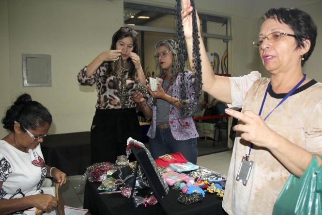 "Eu aprendi muita coisa lá dentro. A medida serve pra isso, né? A pessoa entra ruim pra sair melhor", disse um dos dez socioeducandos que participaram da primeira edição da "Exposição de Produção das Unidades de Atendimento da Fasepa", hoje (28), na sede administrativa da Fundação de Atendimento Socioeducativo do Pará. 

FOTO: DIVULGAÇÃO
DATA: 28.02.2019
BELÉM - PA <div class='credito_fotos'>Foto: Divulgação   |   <a href='/midias/2019/originais/1e4f7e7e-2798-492d-850d-44a47b02391d.jpg' download><i class='fa-solid fa-download'></i> Download</a></div>