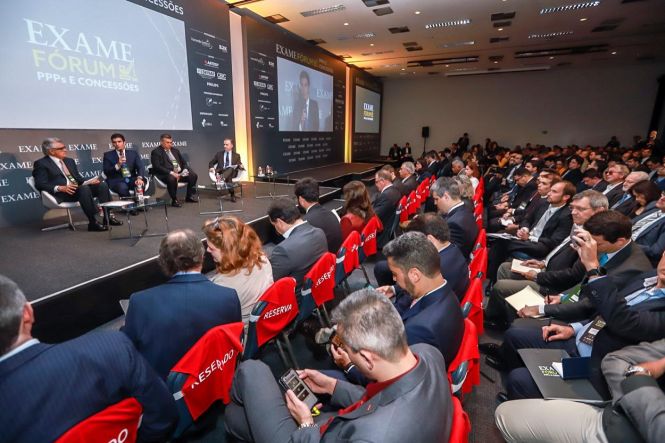 Governadores de 13 estados, entre eles o do Pará, Helder Barbalho; especialistas, empresários e autoridades participam durante esta terça-feira (28), em São Paulo, da terceira edição do Exame Fórum PPPs e Concessões. O evento é promovido pela Revista Exame em parceria com a Hiria, empresa especializada no desenvolvimento de educação corporativa.

FOTO: MARCO SANTOS / AGÊNCIA PARÁ
DATA: 28.05.2019
SÃO PAULO- SP <div class='credito_fotos'>Foto: Marco Santos / Ag. Pará   |   <a href='/midias/2019/originais/1f179542-ac27-467a-8295-e0c0103cb543.jpg' download><i class='fa-solid fa-download'></i> Download</a></div>
