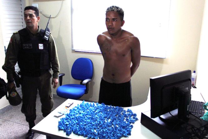 Duas pessoas foram presas, uma foi morta em confronto com a polícia e outra já está identificada, por suspeita de participação na morte de dois policiais militares, na manhã desta quinta-feira (16). As informações foram divulgadas pela Secretaria de Estado de Segurança Pública e Defesa Social do Pará (Segup) durante coletiva de imprensa realizada na Unidade Integrada de Polícia (UIP) do Tenoné.

FOTO: ASCOM SEGUP
DATA: 16.05.2019
BELÉM - PARÁ <div class='credito_fotos'>Foto: ASCOM / SEGUP   |   <a href='/midias/2019/originais/1f44be56-acc7-43da-b1ef-b05fc76646c4.jpg' download><i class='fa-solid fa-download'></i> Download</a></div>