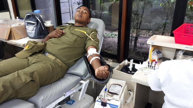 A Fundação Centro de Hemoterapia e Hematologia do Pará –Hemopa, entrou no seu terceiro dia de campanha “Folia que Salva Vidas”, com registro de 1.048 comparecimentos nos dias 16, 18 e até às 12h desta terça-feira. Essa participação do voluntariado já rendeu 784 coletas, que vão ajudar a salvar 3.136 vidas. A campanha referente ao carnaval se estenderá até este sábado 23, com apelo de doação de sangue antes de cair na folia.

FOTO: ASCOM /HEMOPA
DATA: 19.02.2019
BELÉM -PA <div class='credito_fotos'>Foto: ASCOM / HEMOPA   |   <a href='/midias/2019/originais/1f656d16-eacc-43a6-abec-5b44d993eb84.jpg' download><i class='fa-solid fa-download'></i> Download</a></div>