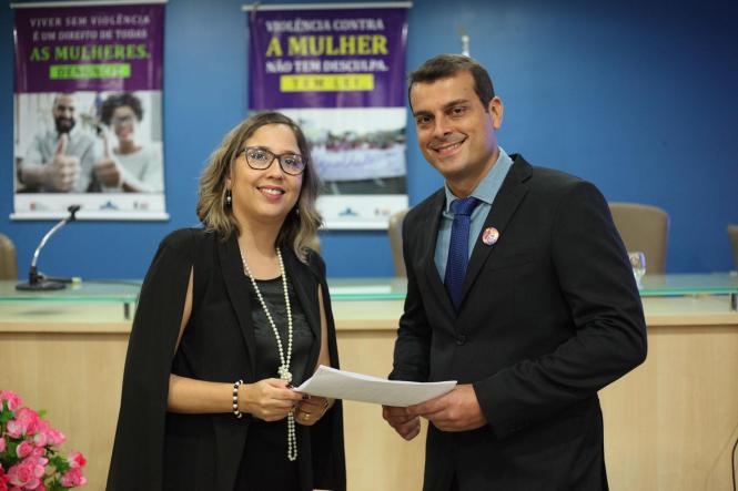 O Governo do Estado, por meio da Secretaria de Justiça e Direitos Humanos, abriu a programação alusiva ao Dia da Mulher no Estado, com um seminário sobre feminicídio, no Fórum Cível de Belém, na manhã de hoje (1º).

FOTO: WAGNER ALMEIDA / ASCOM SEJUDH
DATA: 01.03.2019
BELÉM - PA <div class='credito_fotos'>Foto: Wagner Almeida/ Ascom Sejudh   |   <a href='/midias/2019/originais/1f697512-0fcb-4087-bfc5-234361c6523b.jpg' download><i class='fa-solid fa-download'></i> Download</a></div>