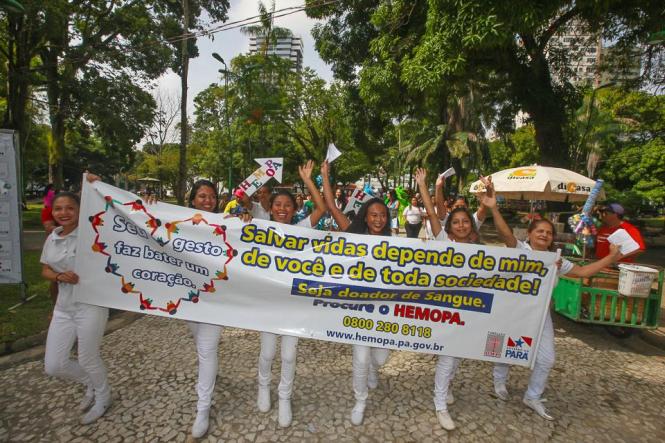Um clima contagiante de muita alegria, folia e solidariedade marcou o lançamento da campanha “Folia que Salva Vidas”, da Fundação Centro de Hemoterapia e Hematologia- Hemopa. O evento foi realizada na manhã deste sábado(16), na Praça Batista Campos, que reuniu dezenas de parceiros unidos para salvar vidas, por meio da doação de sangue. Até às 15h, houve o registro do comparecimento de 467 voluntários.

FOTO: WAGNER SANTANA / AGÊNCIA PARÁ
DATA: 16.02.2019
BELÉM - PA <div class='credito_fotos'>Foto: Wagner Santana / Ag. Pará   |   <a href='/midias/2019/originais/1fcb2ce4-5685-4259-b6cd-d33a06ce4408.jpg' download><i class='fa-solid fa-download'></i> Download</a></div>