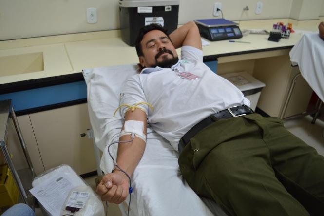 A proposta da campanha foi incentivar a doação nas pessoas que frequentam o Hospital como forma de auxiliar a reposição do estoque de sangue da Fundação Centro de Hemoterapia e Hematologia do Pará (Hemopa).

Foto: ASCOM/HRBA
Data: 11.01.2019
Santarém/Pa <div class='credito_fotos'>Foto: Ascom HRBA   |   <a href='/midias/2019/originais/220a28fc-e3ee-46b4-b60d-56506ec00072.jpg' download><i class='fa-solid fa-download'></i> Download</a></div>