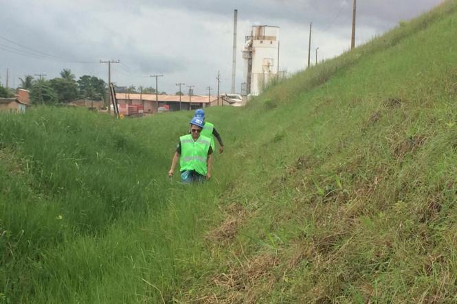 Nesta quarta-feira (27), a Secretaria de Estado de Meio Ambiente e Sustentabilidade (Semas), que coordena o Grupo de Trabalho de Segurança e Estudo de Barragens (GT Barragens), criado pelo Governo do Pará, concluiu a vistoria técnica em um empreendimento localizado em Barcarena, no Baixo Tocantins, após dois dias de análise nos depósitos de resíduos de rejeitos. Esta etapa da vistoria é considerada uma das mais importantes, porque os depósitos possuem características diferentes das últimas estruturas, mas ainda são enquadrados como barragens.

FOTO: ASCOM / SEMAS
DATA : 27.03.2019
BARCARENA - PA <div class='credito_fotos'>Foto: ASCOM / SEMAS   |   <a href='/midias/2019/originais/22b1f3c8-aa85-4332-97e2-7d803e42b1b8.jpg' download><i class='fa-solid fa-download'></i> Download</a></div>
