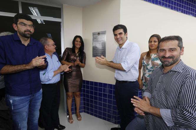 Menor município do Estado em contingente populacional (são pouco mais de 3,3 mil habitantes segundo estimativa do IBGE), Bannach, na região sul do Pará, recebeu, na tarde desta sexta-feira (05), a visita do governador Helder Barbalho, que já havia estado na cidade na condição de ministro da Integração Nacional. E, agora, como chefe do Executivo estadual, voltou para inaugurar uma Unidade Integrada de Polícia e anunciar novos investimentos, como a liberação de cinco quilômetros de asfalto para a sede do município, a futura inauguração de uma agência do Banco do Estado do Pará (Banpará) e um convênio para a construção de algumas pontes localizadas nas vicinais do município.

FOTO: MARCELO SEABRA / AGÊNCIA PARÁ
DATA: 05.04.2019
BELÉM - PA <div class='credito_fotos'>Foto: Marcelo Seabra / Ag. Pará   |   <a href='/midias/2019/originais/23220f70-a3fb-41a5-a1bb-b8bf97364e00.jpg' download><i class='fa-solid fa-download'></i> Download</a></div>