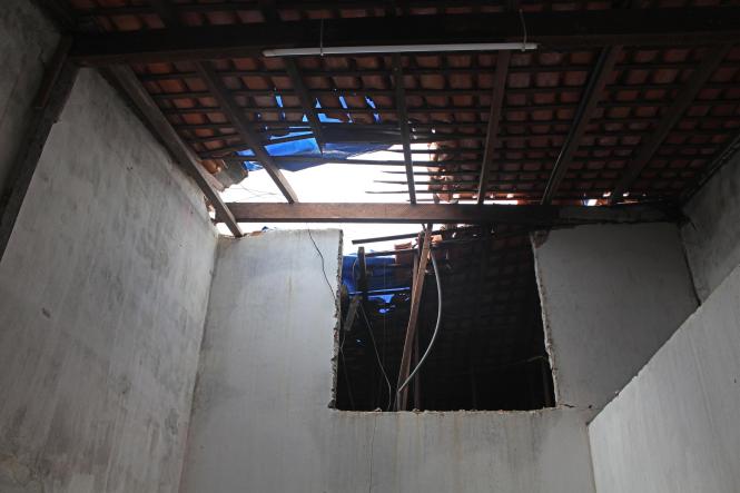 O Fundo de Assistência Social (FAS) da Polícia Militar foi acionado na última quarta-feira (13), para prestar apoio a dois policiais militares que tiveram suas casas atingidas durante a queda de um avião monomotor na passagem Ferreira Filho, no bairro do Benguí, em Belém. Desde então, o órgão vem buscando soluções junto a outras entidades para que os militares afetados possam cobrir os danos financeiros causados pelo acidente.

FOTO: DIVULGAÇÃO
DATA: 20.02.2019
BELÉM - PARÁ <div class='credito_fotos'>Foto: Divulgação   |   <a href='/midias/2019/originais/232cb981-a8e8-4045-9859-bc8eda4021bb.jpg' download><i class='fa-solid fa-download'></i> Download</a></div>