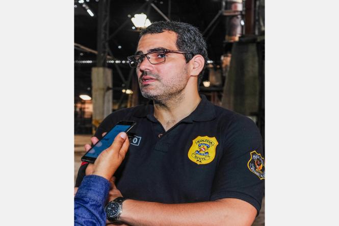 A Polícia Civil do Pará incinerou, na manhã desta segunda-feira (11), cerca de uma tonelada de drogas, dentre elas maconha, cocaína e derivados. A incineração foi realizada em uma indústria de cerâmica, localizada em Marituba, região metropolitana de Belém, após autorização judicial. Segundo o delegado Augusto Potiguar, diretor da Divisão Estadual de Narcóticos (Danarc), a maior parte das drogas foi apreendida no início deste ano e outra parte no primeiro semestre do ano passado, como resultado de operações policiais de combate ao tráfico de drogas. A incineração contou com as presenças de representantes do Ministério Público do Estado e Vigilância Sanitária.

FOTO: ASCOM / POLÍCIA CIVIL
DATA: 11.03.2019
BELÉM - PA <div class='credito_fotos'>Foto: Ascom / Polícia Civil   |   <a href='/midias/2019/originais/235f9295-8dba-41a2-8588-5ef9c3a17659.jpg' download><i class='fa-solid fa-download'></i> Download</a></div>