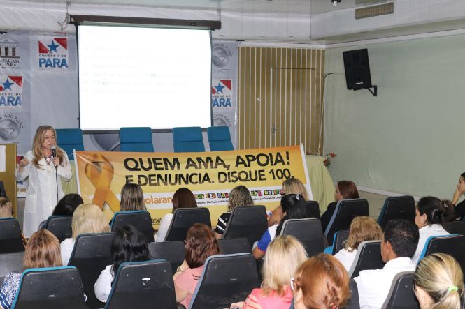 Um Seminário realizado na Fundação Santa Casa do Pará com as equipes da ParáPaz e também do hospital discutiu, na quarta-feira (15), sobre o trabalho integrado entre as instutições para o atendimento às vítimas de violência sexual. O evento buscou mostrar, por meio de exemplos, a força dos profissionais no enfrentamento da questão da violência contra crianças e adolescentes.

FOTO: DIVULGAÇÃO
DATA: 16.05.2019
BELÉM - PARÁ <div class='credito_fotos'>Foto: Divulgação   |   <a href='/midias/2019/originais/23a30120-9a11-48cd-99c9-e5dd256839e7.jpg' download><i class='fa-solid fa-download'></i> Download</a></div>