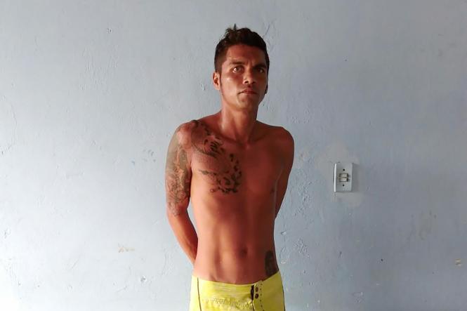 Em apenas dois dias, cinco acusados de envolvimento em roubos foram capturados no município de Oeiras do Pará (Região do Baixo Tocantins), como resultado de ações de combate ao crime, realizadas pelas polícias Civil e Militar. Foram quatro prisões em apenas um dia. Na quinta-feira (14), policiais civis recapturaram Hilton Santos Monteiro, que estava foragido. Ele foi localizado por policiais civis que apuravam denúncia anônima sobre o paradeiro de um suposto foragido.

FOTO: ASCOM POLÍCIA CIVIL
DATA: 16.03.2019
OEIRAS DO PARÁ <div class='credito_fotos'>Foto: Ascom / Polícia Civil   |   <a href='/midias/2019/originais/249e5f84-e5bf-4aa6-a617-259ea30425c9.jpg' download><i class='fa-solid fa-download'></i> Download</a></div>