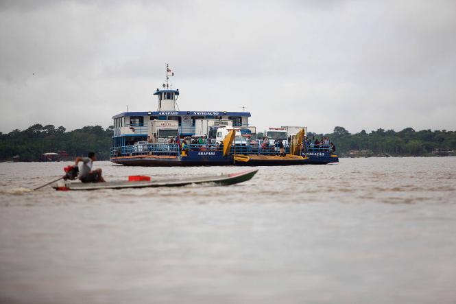O decreto publicado na última sexta (1º), que renuncia o Imposto sobre Circulação de Mercadorias e Serviços (ICMS) nas passagens de balsa da travessia Belém- Arapari- Belém, vem beneficiando muitos condutores de veículos que utilizam o transporte. A medida diminui o valor do serviço em até R$ 7,45 para os usuários de carros pequenos e médios, de motocicletas e de utilitários grandes.

FOTO: MAYCON NUNES / AG. PARÁ
DATA: 05.01.2019
BELÉM - PARÁ <div class='credito_fotos'>Foto: Maycon Nunes / Ag. Pará   |   <a href='/midias/2019/originais/24f10f55-0714-4fa9-935a-e4b03a51500a.jpg' download><i class='fa-solid fa-download'></i> Download</a></div>