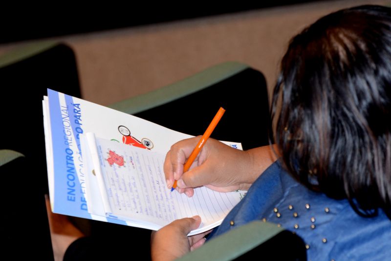 Encontro Regional em Bragança discute agenda da aprendizagem na região nordeste do Pará


FOTO: ASCOM / SEDUC
DATA: 03.06.2019
BRAGANÇA - PARÁ <div class='credito_fotos'>Foto: ASCOM / SEDUC   |   <a href='/midias/2019/originais/2600_dsc_2480.jpg' download><i class='fa-solid fa-download'></i> Download</a></div>